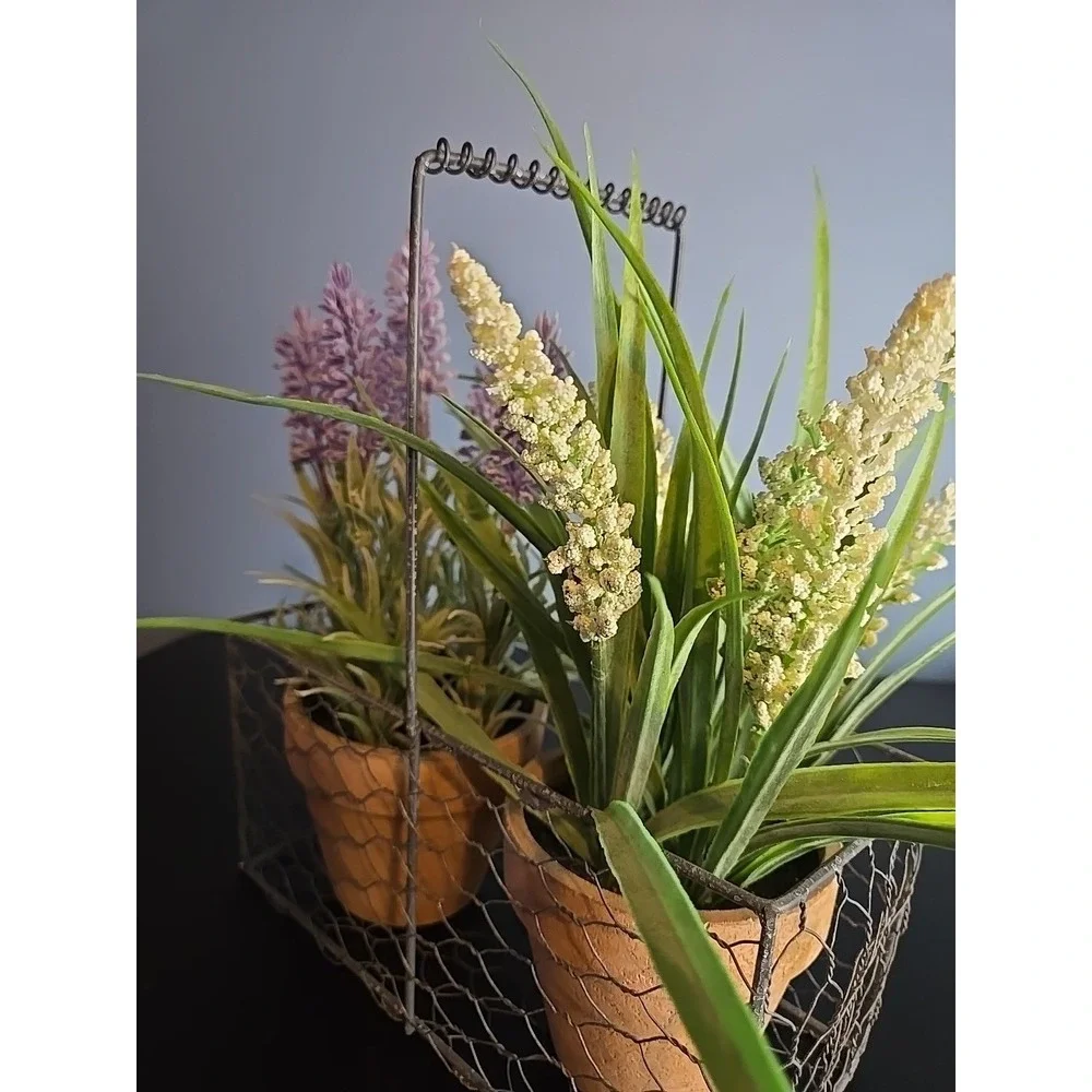 UNBRANDED EUC LAVENDER FAUX WIRED HOLDER‎ DECOR FLORAL